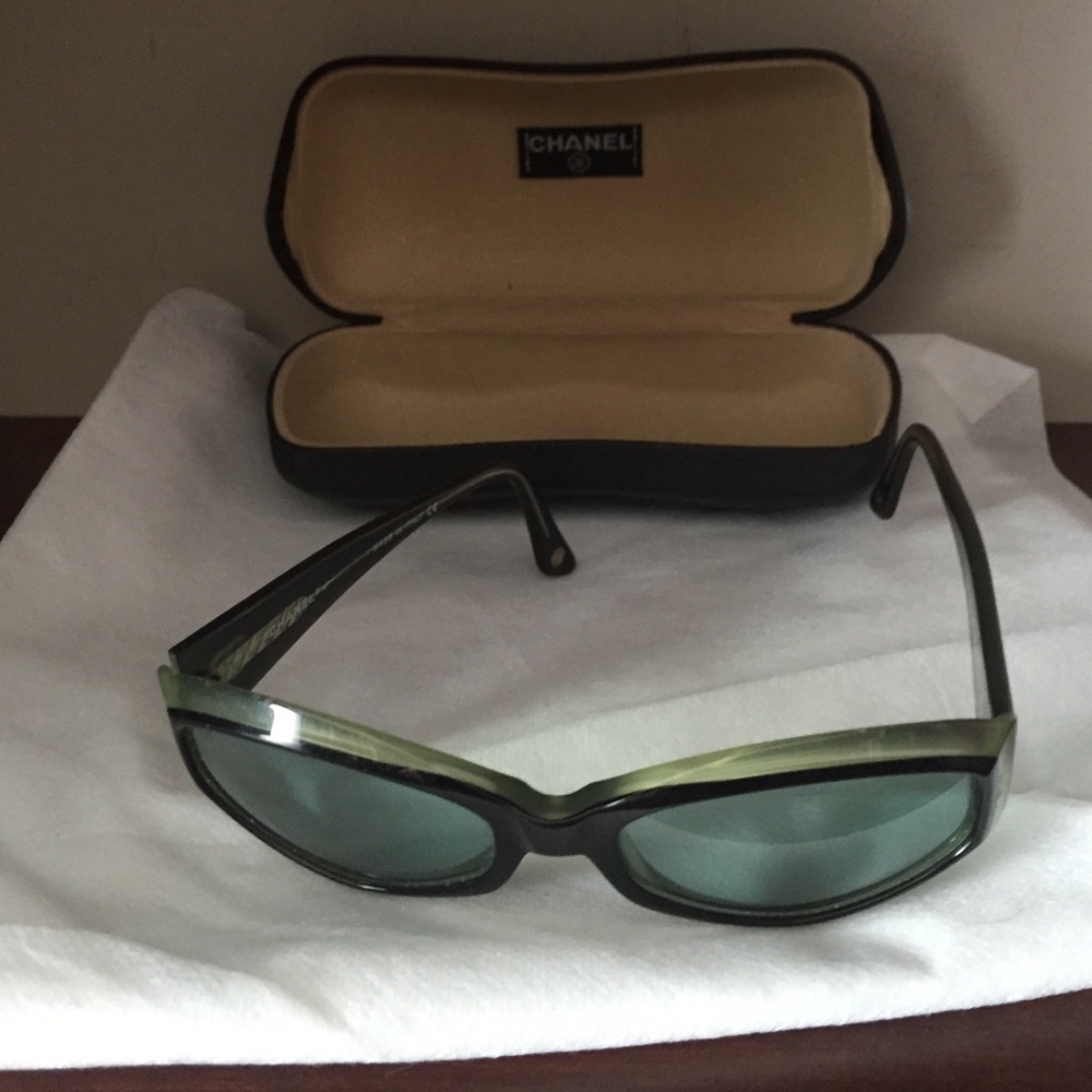 CHANEL Black and Gray Sunglasses - Picture 3 of 4
